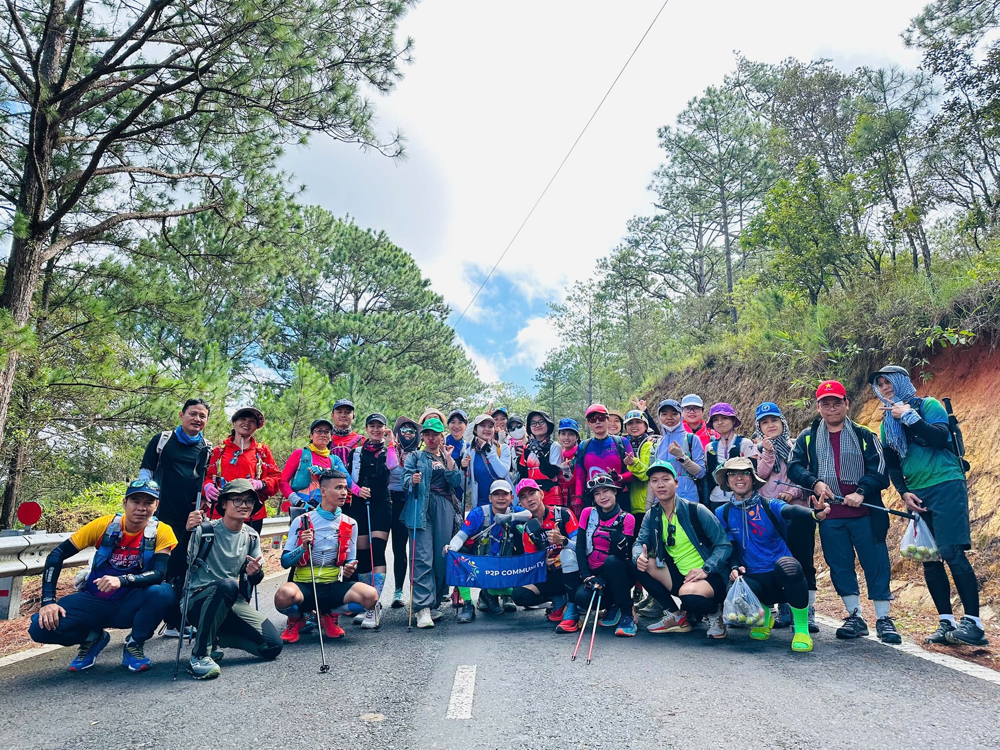 Nhóm P2P đi Treking