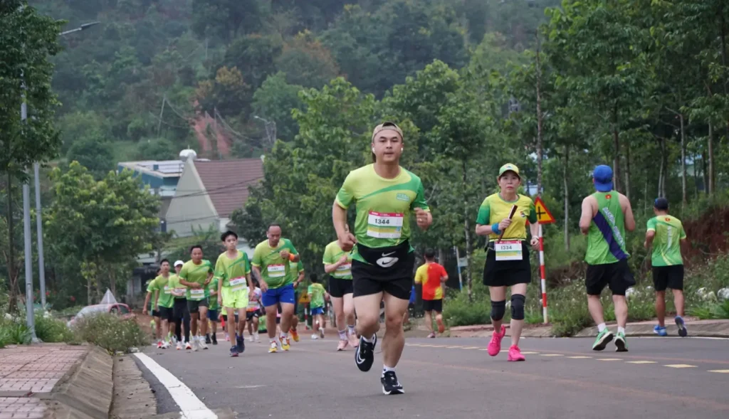 hon 3 000 van dong vien chay marathon